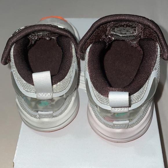 Nike LeBron XIX - Picture 4 of 4